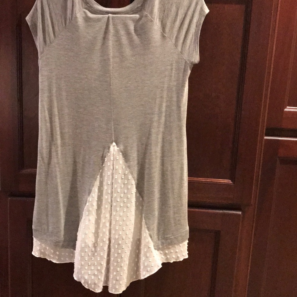 ANTROPOLOGY GRAY T-SHIRT WITH SWISS DOT FABRIC IN BACK - Picture 6 of 7